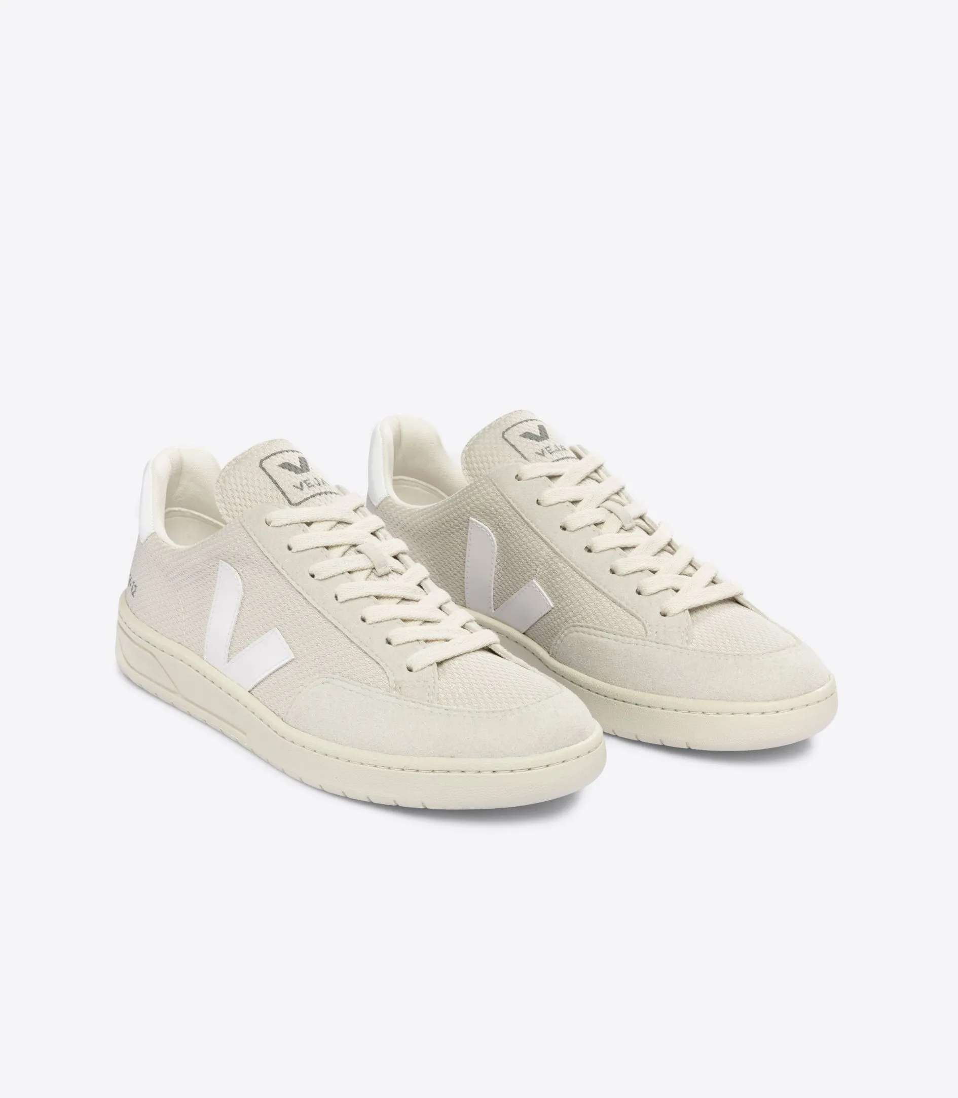 Veja - V-12 Alveomesh in Natural White