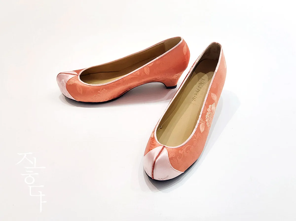 Women Hanbok Shoes in Orange Kkotshin