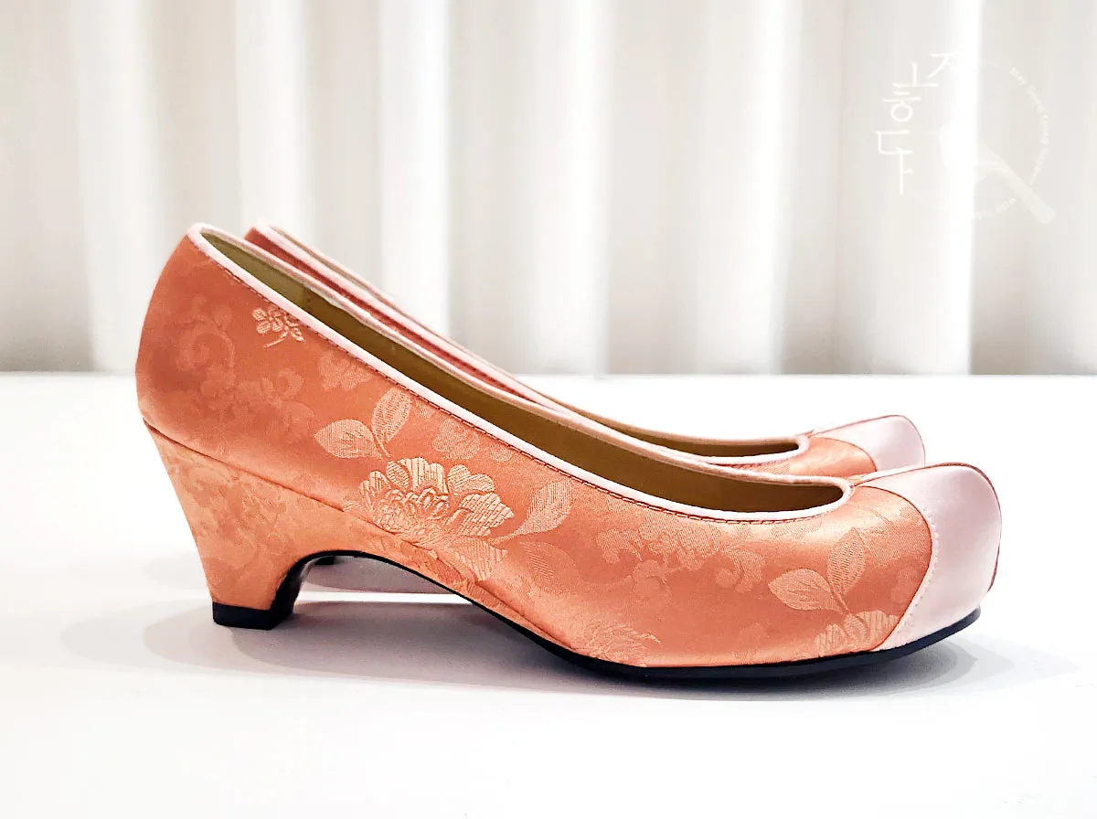 Women Hanbok Shoes in Orange Kkotshin