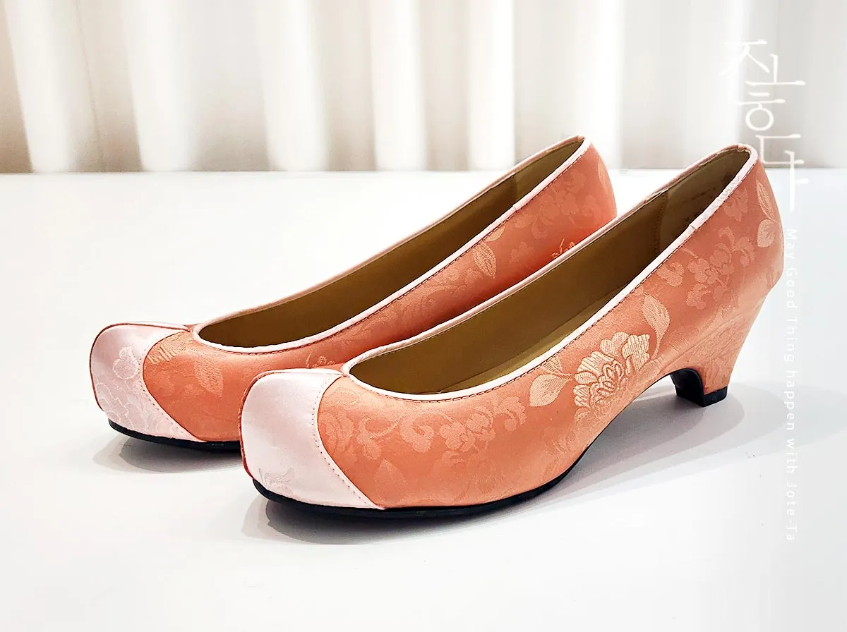 Women Hanbok Shoes in Orange Kkotshin